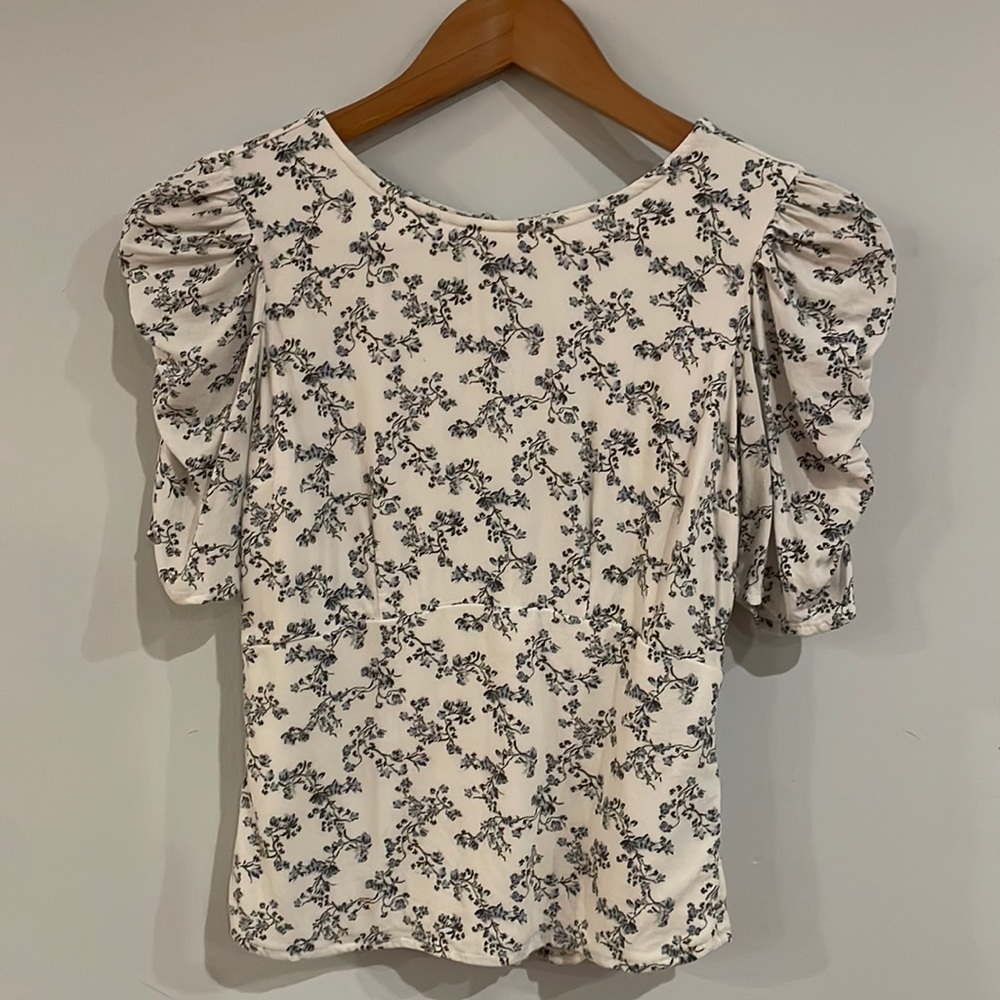 Abercrombie & Fitch Floral Print Short Sleeve Blouse With Keyhole Back
